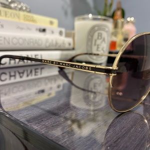 Marc Jacobs Aviator sunglasses Gold